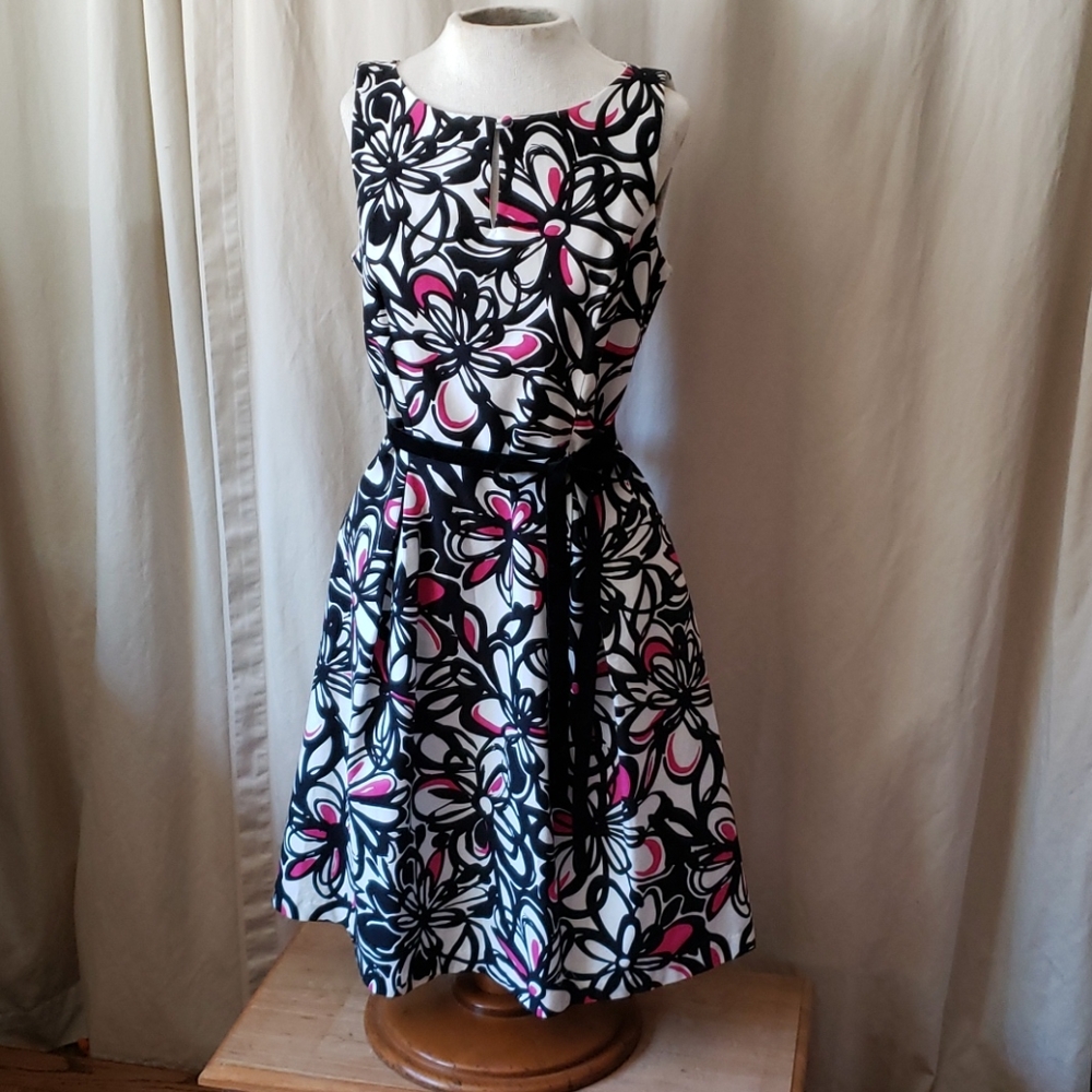 SWEET Jessica Howard 8P keyhole neck dress